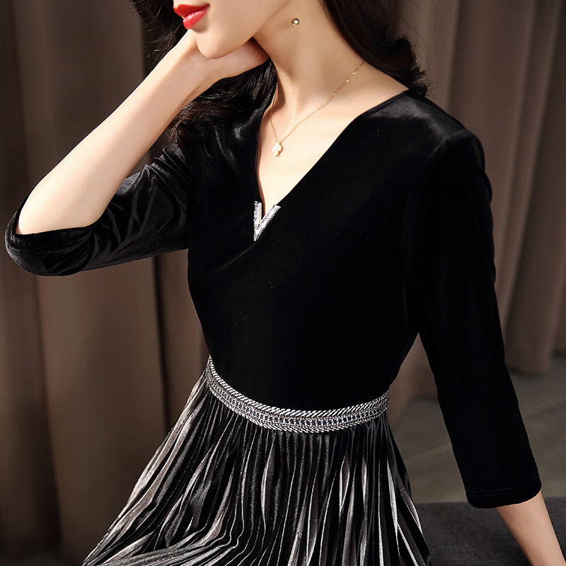 丽馨服饰#2019新款秋装V领金丝绒连衣裙七分袖中长款A字裙百褶裙