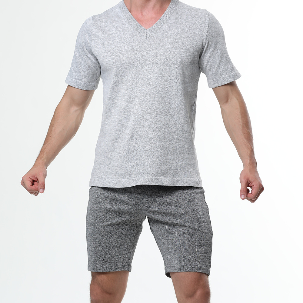 浅灰鸡心领短袖