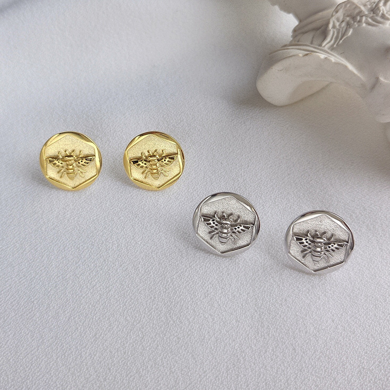 Yuan Voon S925 sterling silver ear, female European and American personality retro embarrassed, small honeybee earrings manufacturers wholesale