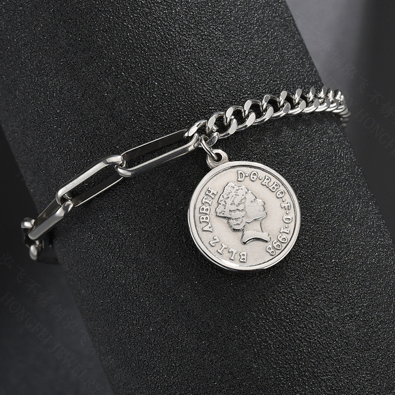 Queen Elizabeth Avatar Round Coin Coin Bracelet Fashion Stainless Steel Ot Buckle Chain Bracelet display picture 4