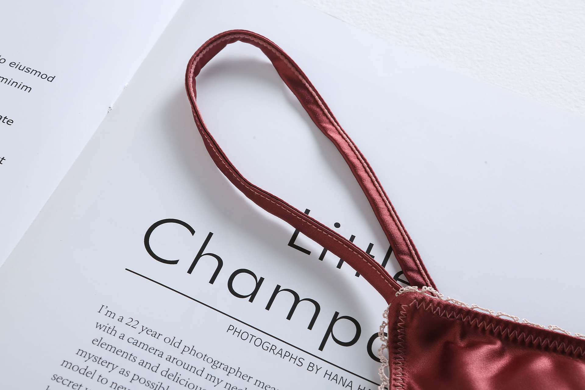 Six Rabbits Satin Comfortable Steel Ring Free Thin Cotton Cushion French Bralette Underwear Set for Women_voghion.com