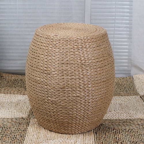 Hand-woven rattan seat with a simple, sturdy, and durable design, featuring an internal frame for support. Customizable rattan stool.