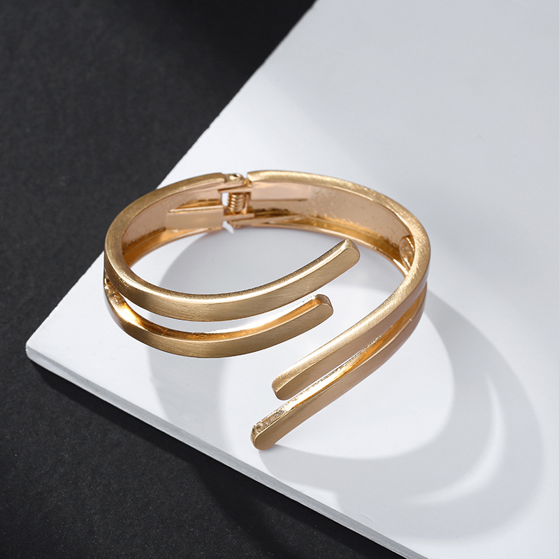 Simple Geometric Lines Gold-plated Bracelet display picture 2