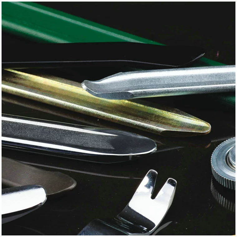 Tire repair tool, rotating wheel, tires, tools set