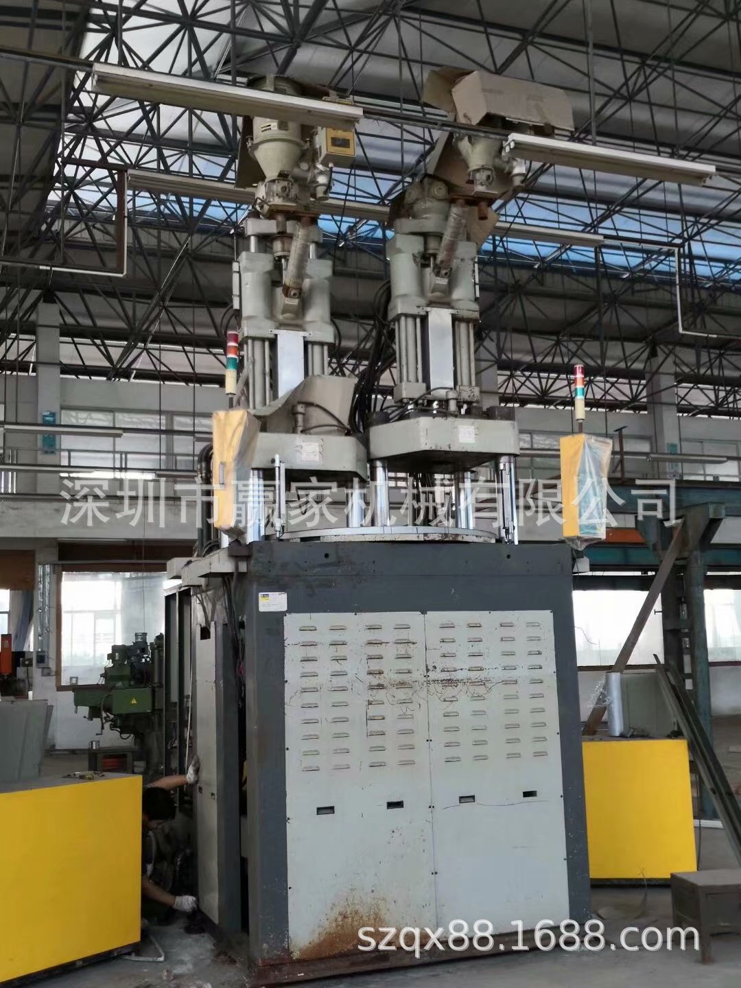 厂家出售400T双色转盘立式注塑机