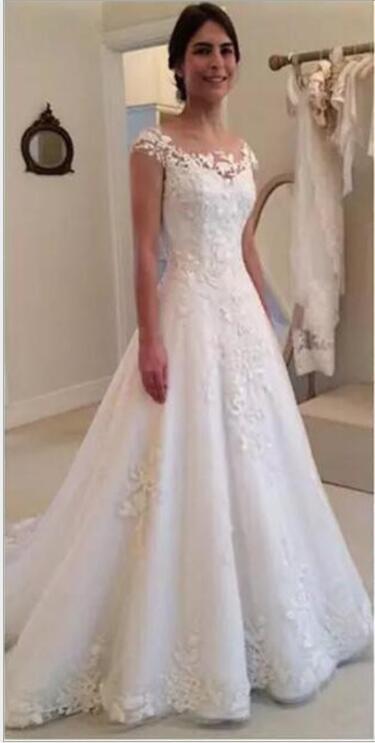 Customized foreign trade European and American wedding dress women 2019 new small tailed lace large fashion retro deep V bride