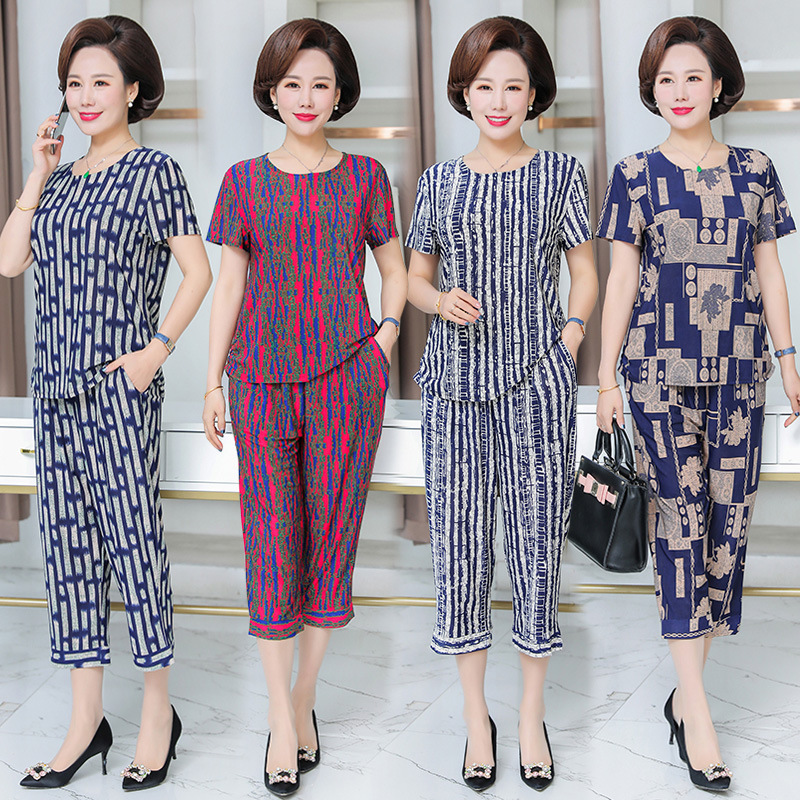Spring and summer 2020 middle-aged and elderly short sleeve suit loose size plus half sleeve fashion mother 40-50-60 years old suit