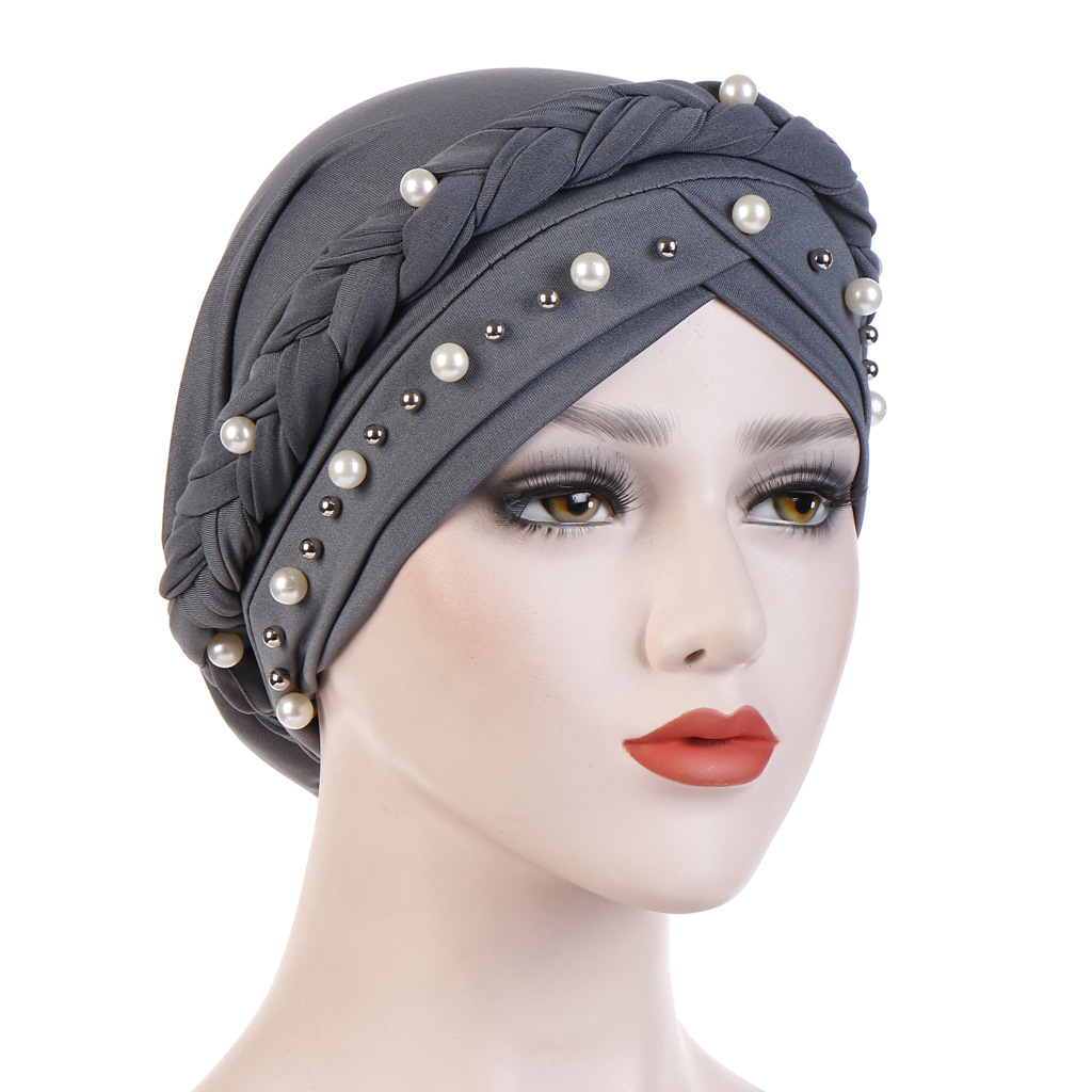 Frau Retro Einfarbig Perle Beanie-mütze display picture 1