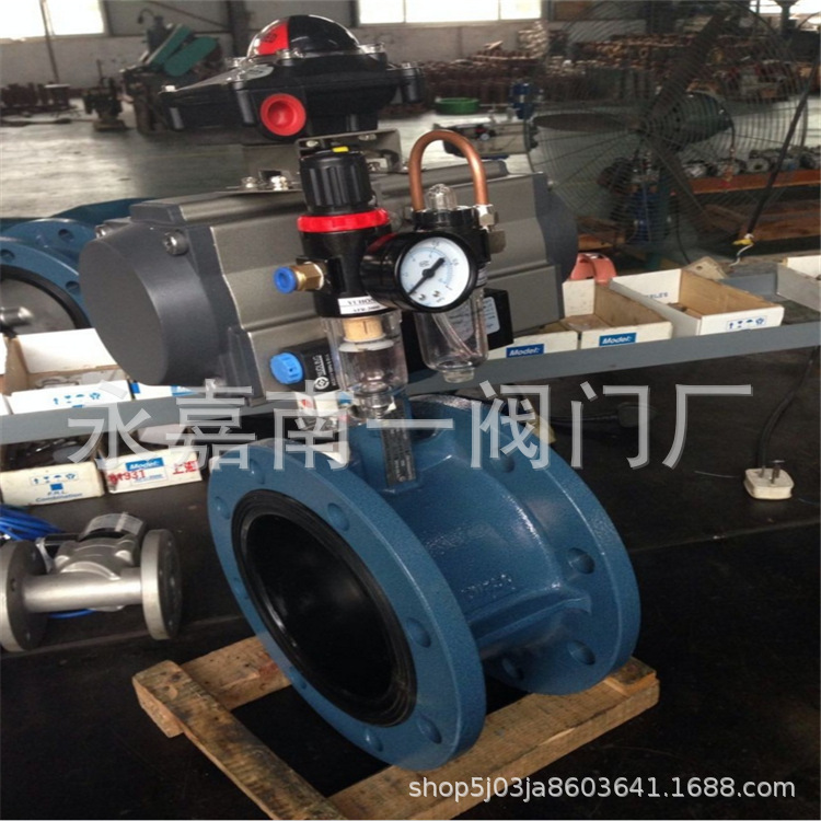 法兰软密封蝶阀 D641X-16C 气动执行器带三连件 铸钢蝶阀 DN80