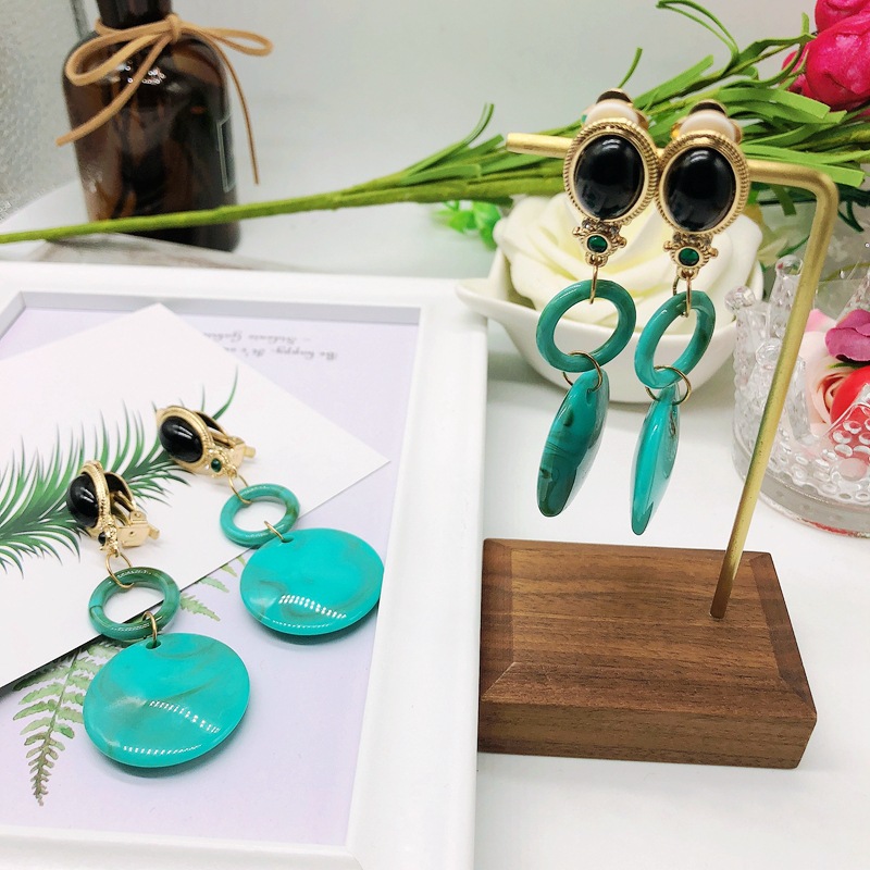 Approvisionnement D'usine Vert Plaquette Anneau Boucles D'oreilles Oreille Clip Vert Résine D'encre Motif Oreille Clip Longue Oreille Goujons display picture 10