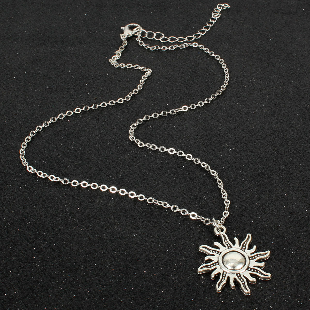 Simple Sun Flower Pendant Fashion Popular Necklace Women display picture 7