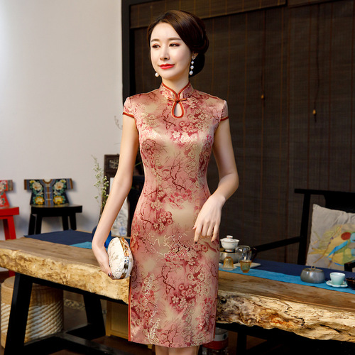 Chinese Dress cheongsam for womenA long and rich cheongsam