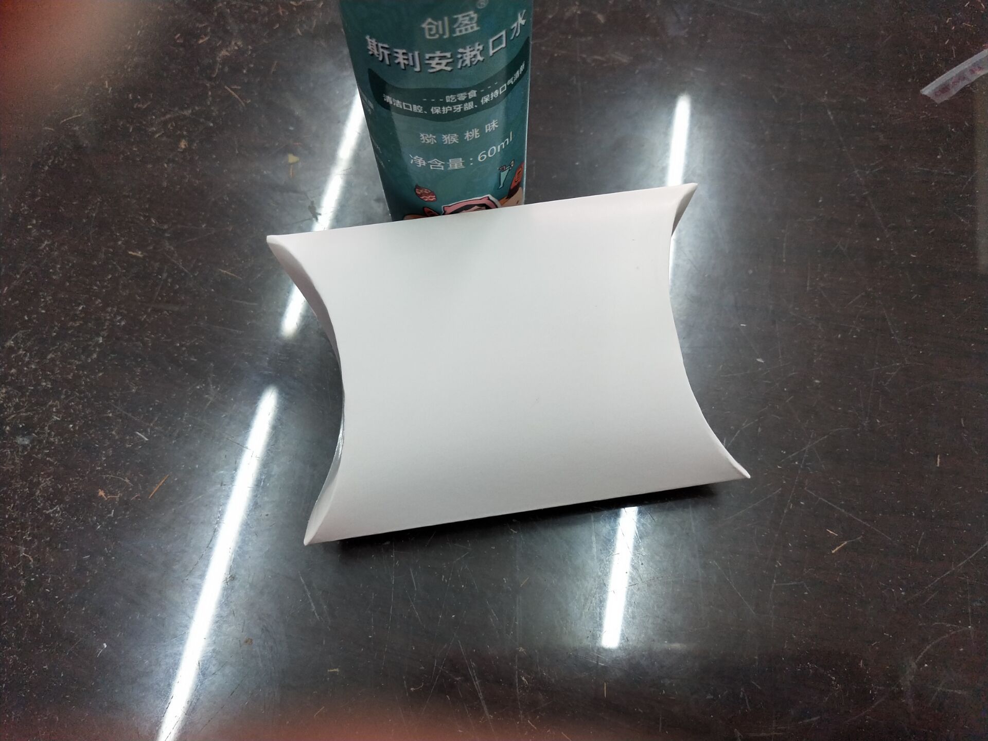 周小姐订单17.5*10.9*4.5枕头盒金色银色各6万300克白卡复亚膜