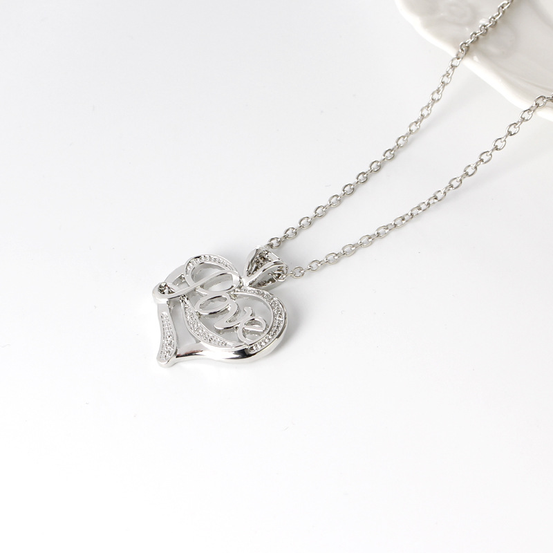 Mode Fête Des Mères Coeur Creux Lettre Love Maman Pendentif Collier En Gros display picture 4