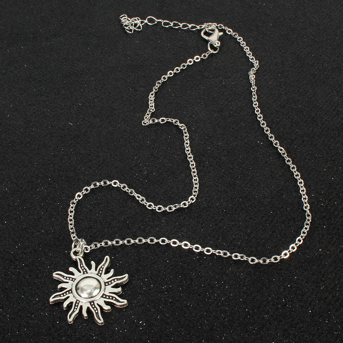 Simple Sun Flower Pendant Fashion Popular Necklace Women display picture 8