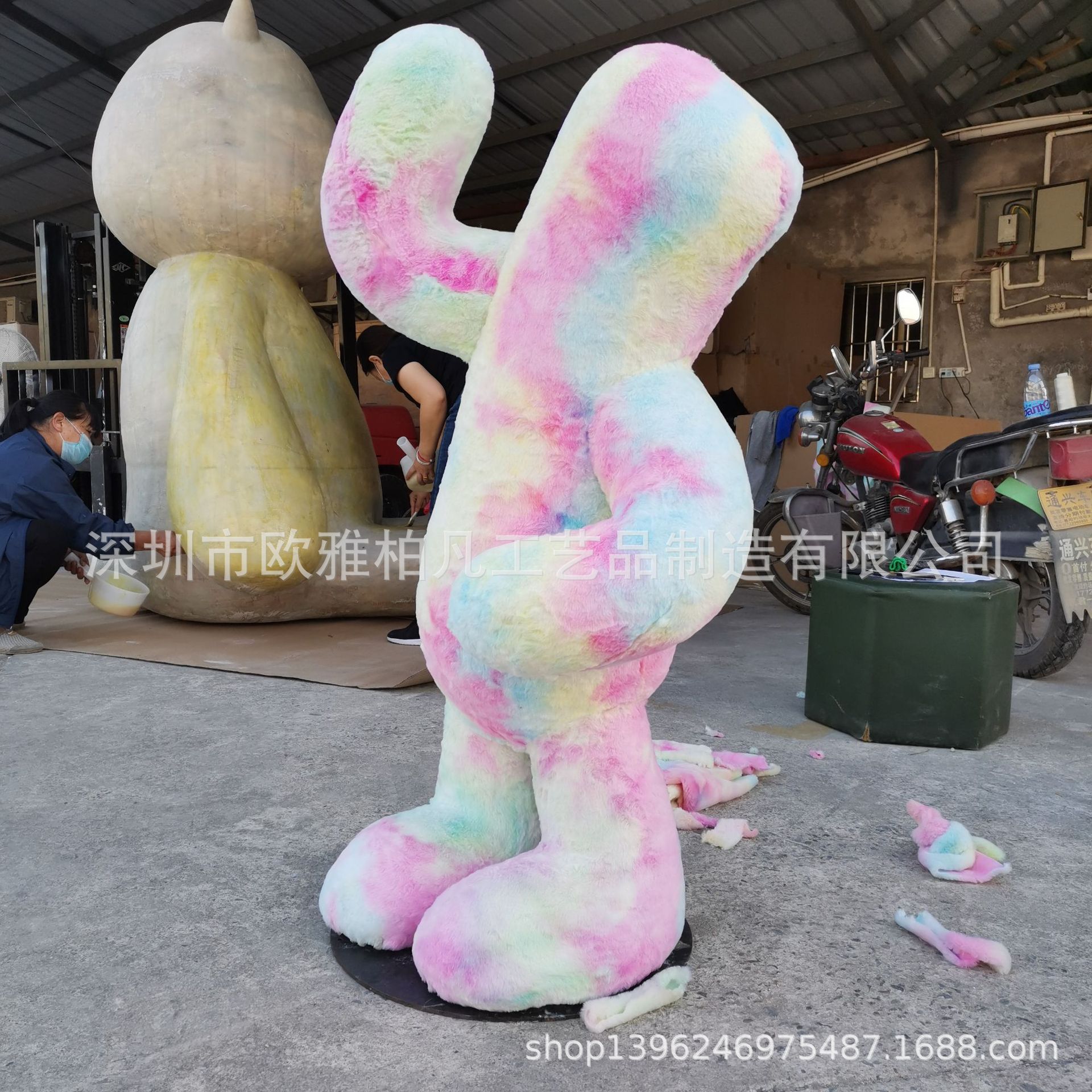 玻璃钢大型贴毛卡通 仿生仿真人像造型  影视动漫玻璃钢美陈卡通