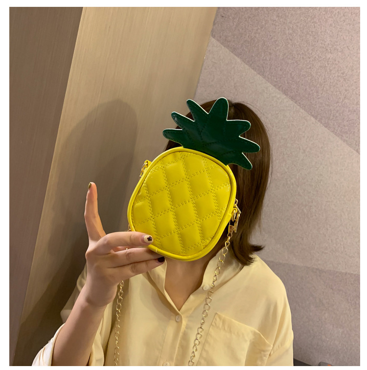 2020 New personalized women's bag, pineapple and strawberry bag, color-blocking chain, single-shoulder crossbody small bag, creative backpack for export undefined