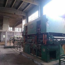 緊急出售二手中纖板板生 產線一條，上海板機廠產，15層的熱壓機