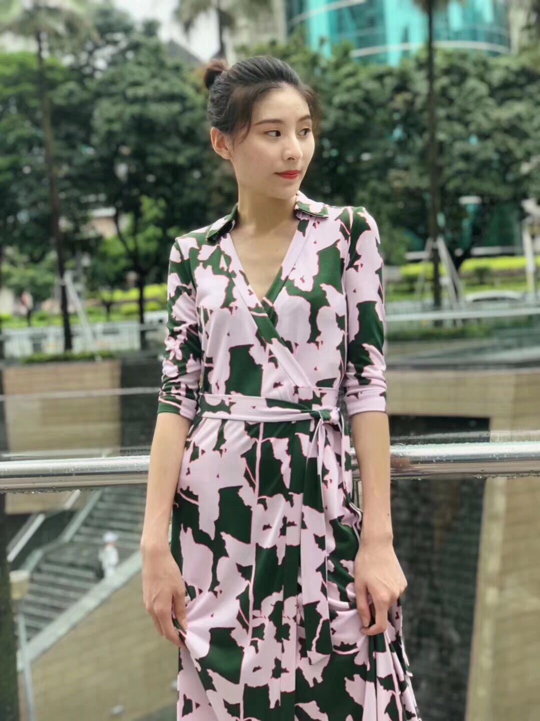 抽象森林绿兰花针织连衣裙女2021新款长裙性感显瘦裹身裙时尚女装