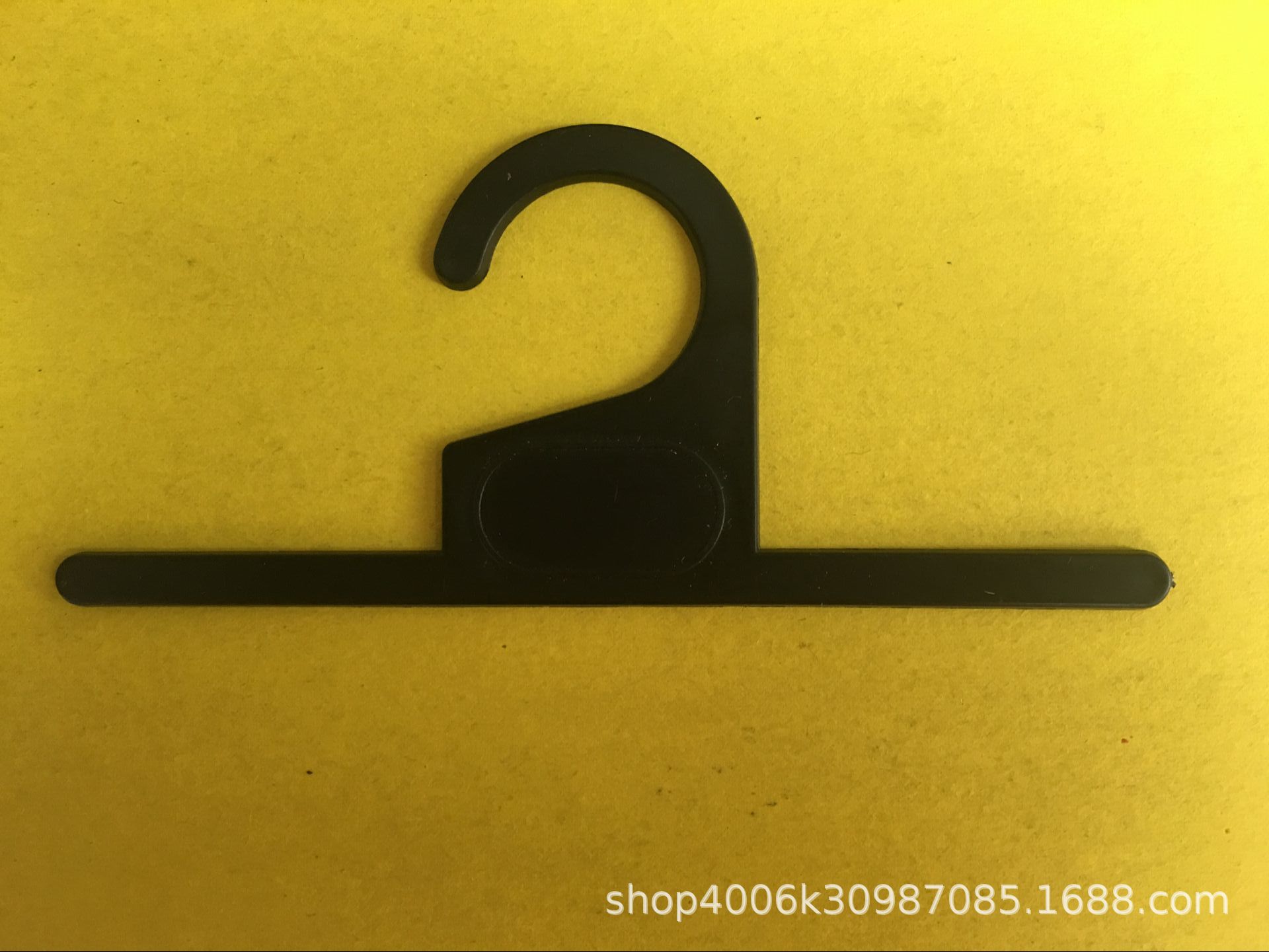 厂家定做包装贴标签塑料黑色新料环保挂钩.礼盒包装挂钩