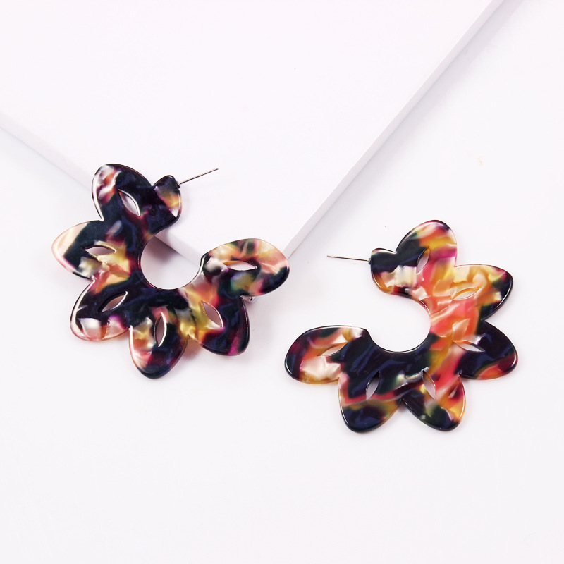 Retro Leopard Print Hollow Flower Acrylic Earrings display picture 9