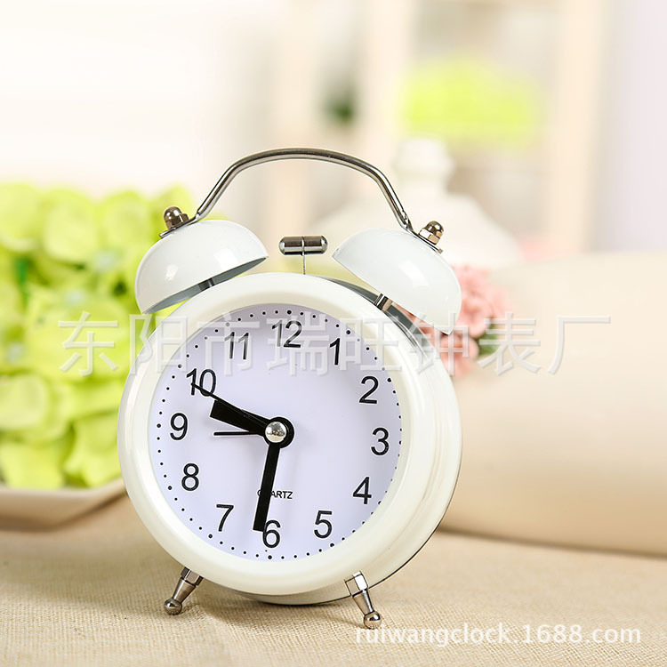 Directo de fábrica mudo de noche simple estudiante creativo reloj de metal multifuncional niños noche luz pequeño reloj despertador