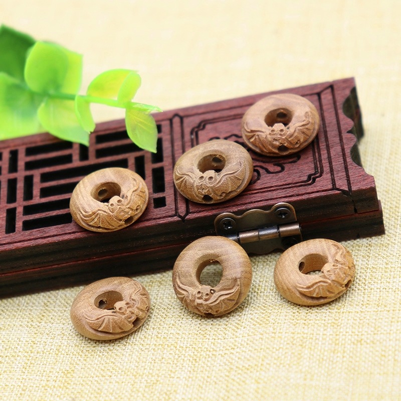 新款桃木饰品 宝宝儿童饰品手编 挂件 桃木雕刻配件 桃木蝙蝠扣