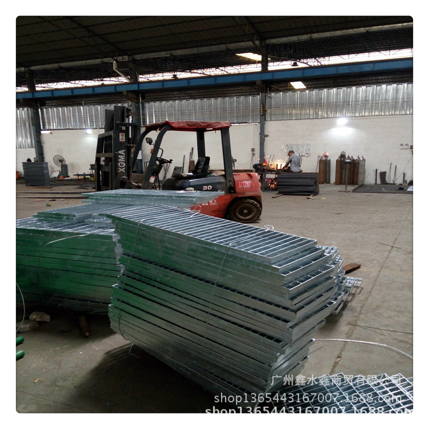 工厂现货提供不锈钢格栅板  地下沟盖板 楼梯踏步板