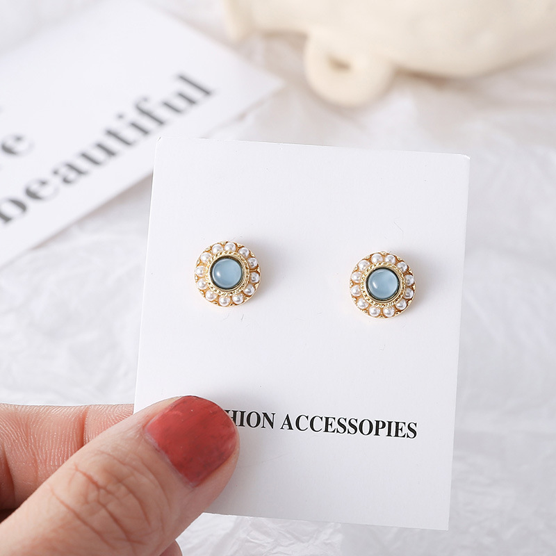 925珍珠绿色猫眼石耳钉