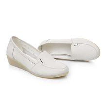 专注工鞋30年 大小码真皮护士鞋白色坡跟春夏舒适防滑软底女单鞋