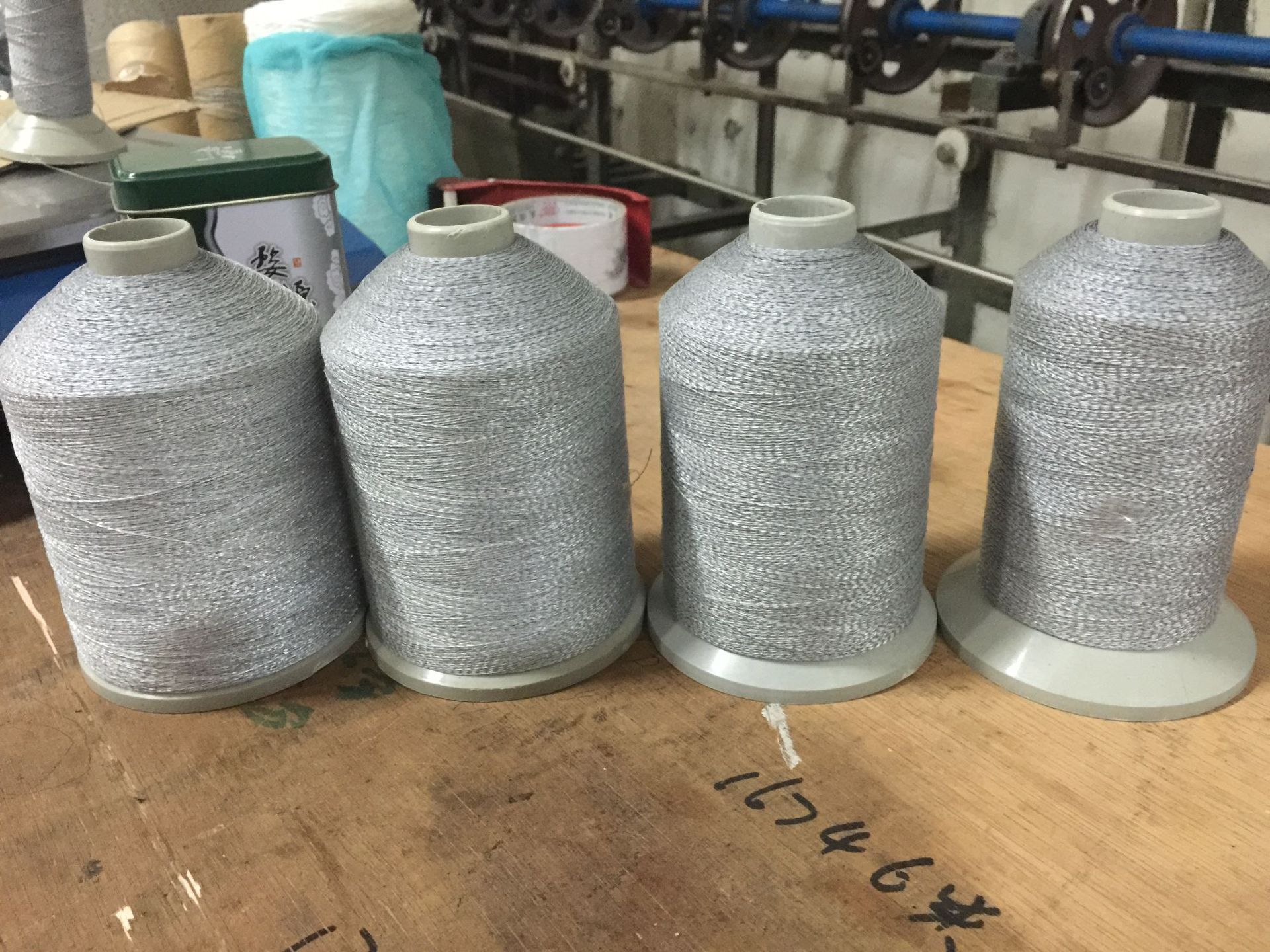 公司定做有色反光缝纫线 帽子绣花用线 出口品质