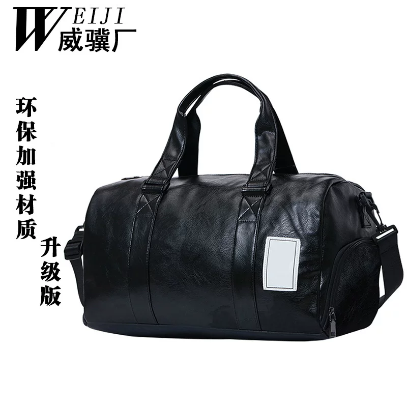 Capacious travel bag, genuine leather