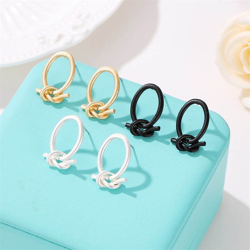 Best Selling Simple Geometric Circle Earrings Knotted Peach Heart Love Earrings Rope Earring Wholesale display picture 2