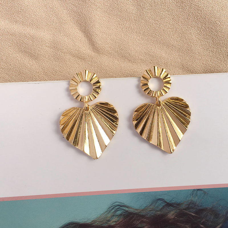 New Punk Style Metal Peach Heart-shaped Earrings display picture 3