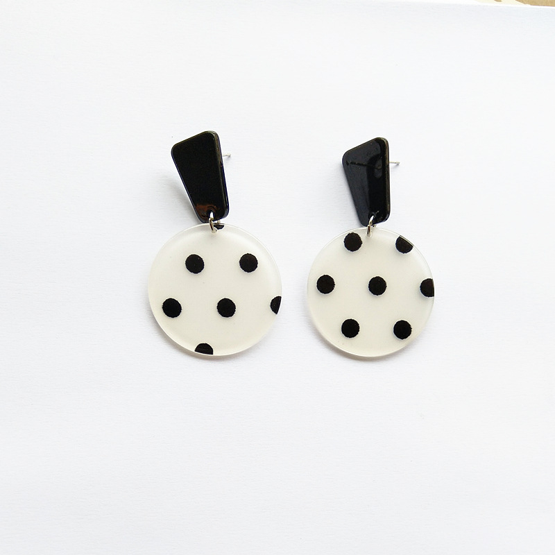 7g Weight No Inlaid Inlay Material Earrings Classification Housewarming, Anniversary, Business, Wedding, Travel, Birthday, Festival Occasion Arylic Material Geometric Pattern Women'S Gender Black&White Color Table Tennis Racket Round Spotted Pattern Earrings 3