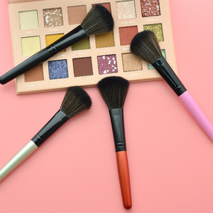Maqina wooden handle makeup brush single makeup brush portable foundation brush New blush brush in stock wholesale