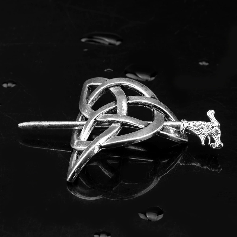 Сплавной ретро шпилька (Mo Chun), дизайн Celtic‑knot, электропокрытие, 4.5×5.9×8 см