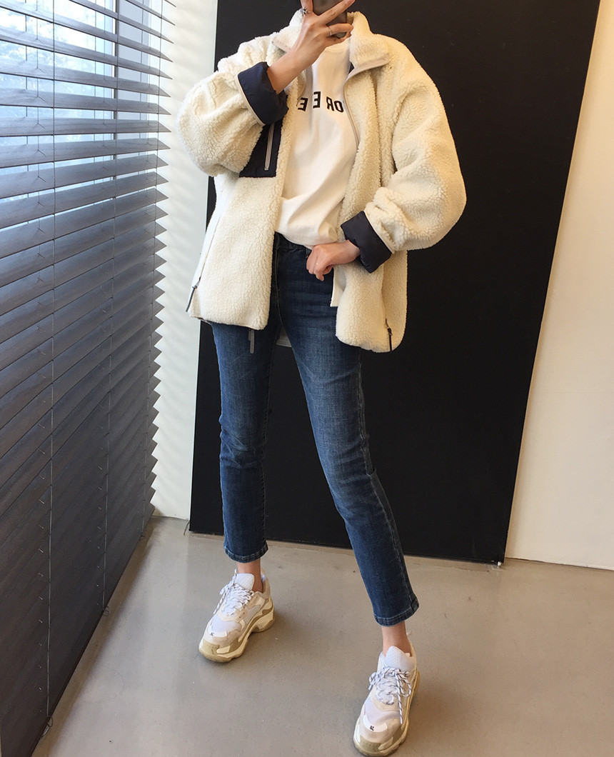 Women's Lamb Wool Coat With Pocket Detail And Stand Collar_voghion.com