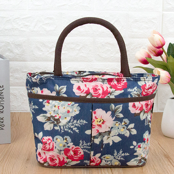 파란색 배경 모란 꽃