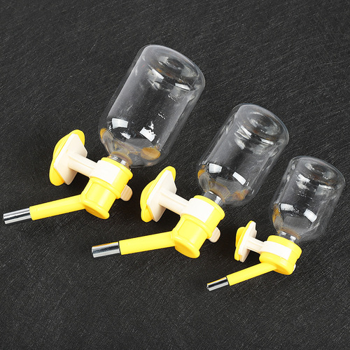 Factory direct sales hanging pet water fountain plastic water bottle for dogs and cats automatic water fountain simple hanging cage