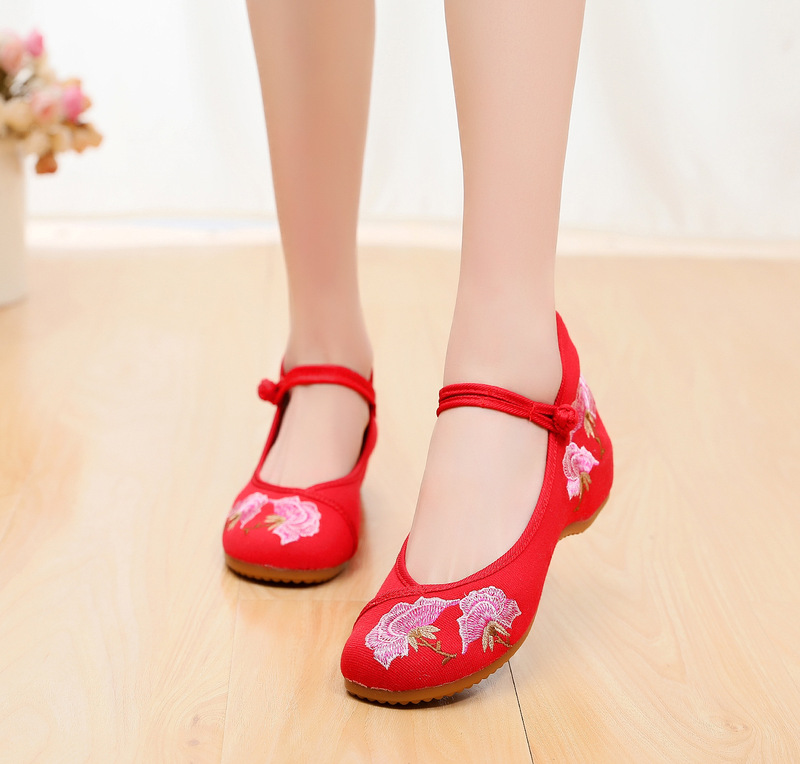 Chinese folk dance hanfu embroidered shoes, national rib soled square Dancer Shoes, working shoes