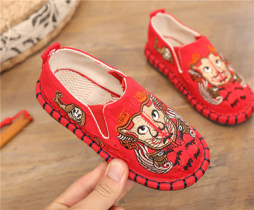 2024 old Beijing cloth shoes women's Tang suit shoes new children's embroidered shoes Hanfu cloth shoes ethnic style children's shoes