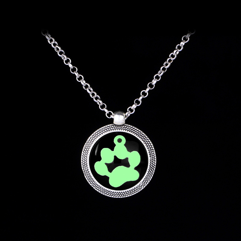 Commerce Extérieur Populaire Style Rond Chat De Patte Collier Europe Et Amérique Creative Mignon Personnalité De Chien Lumineux De Patte Pendentif Collier Accessoires display picture 9