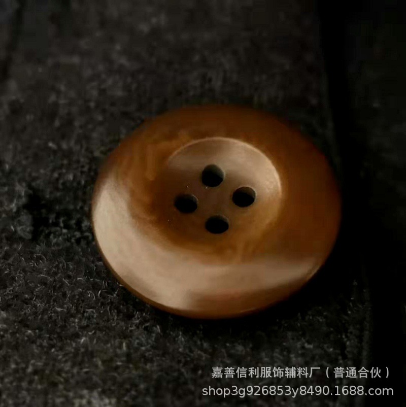 咖啡色算珠果实四眼扣时尚夹克马甲果壳纽扣天然象牙果扣厂家供应