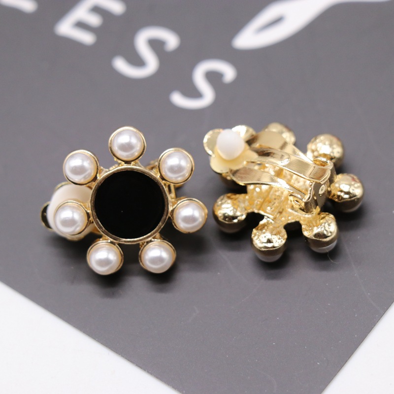 Ear Clip Black White Flower Earrings Ear Clip 925 Silver Needle Earrings Pearl Earrings display picture 6