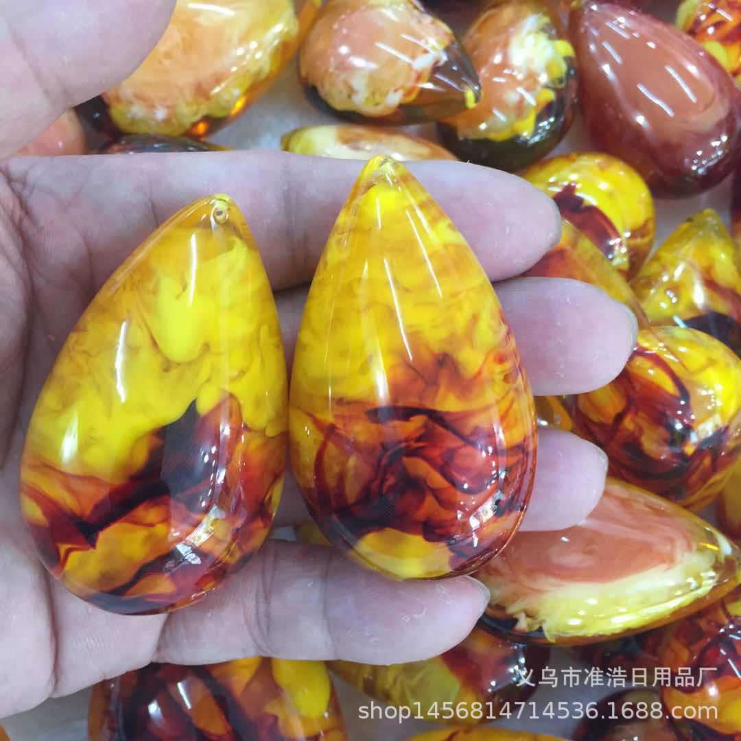 厂家批发二代荧光浮水琥珀蜜蜡吊坠地摊景点展会直播销售琥珀蜜蜡