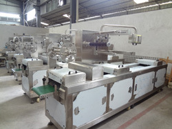 拉伸膜全自动真空包装机 食品真空包装机，广东全自动真包装机