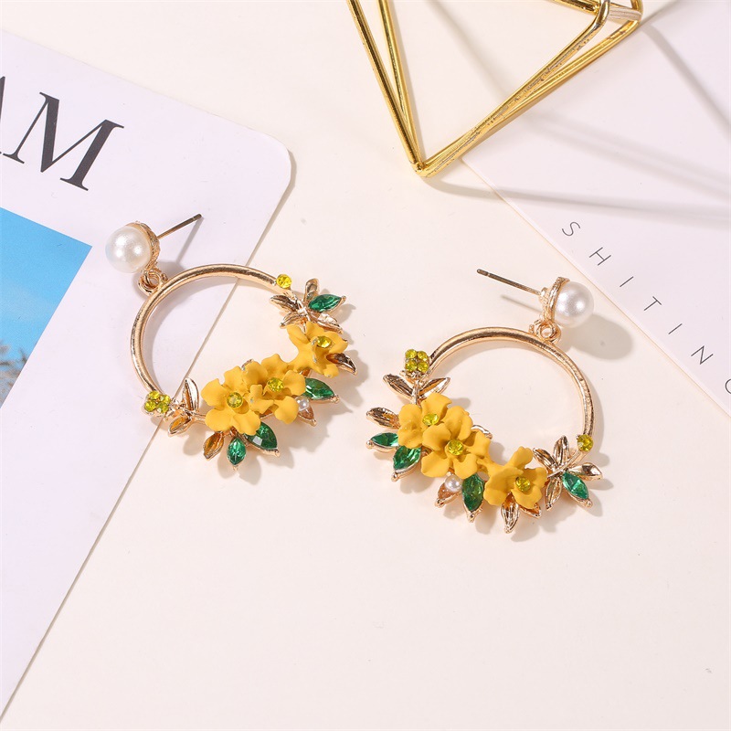 Temperament Colored Garland Pearl Earrings For Women display picture 5