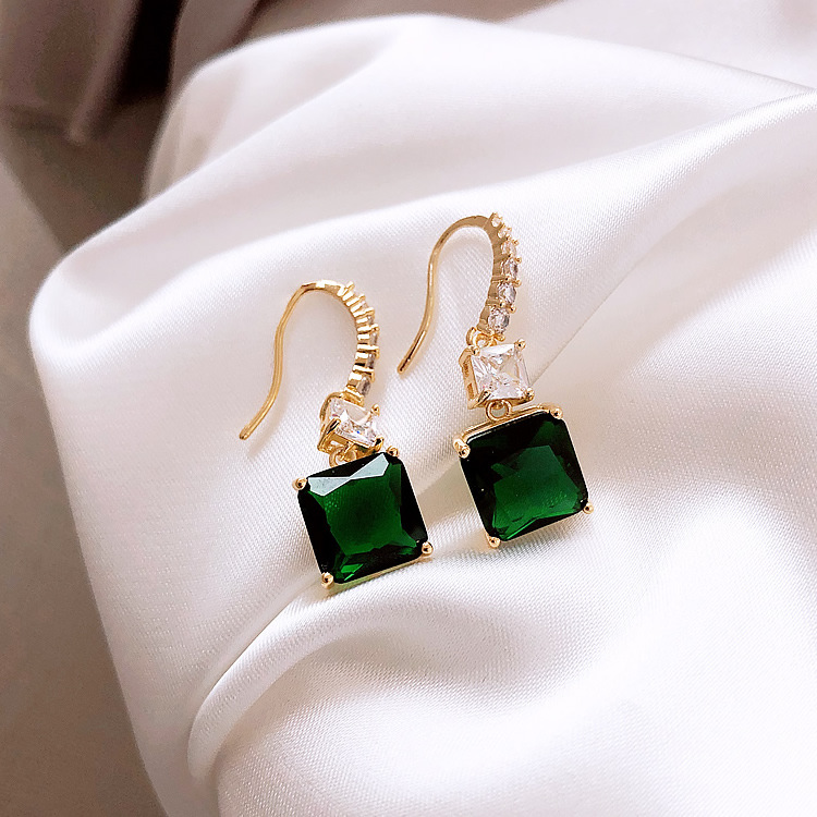 Elegant Retro Square Alloy Inlay Rhinestones Women's Drop Earrings display picture 1