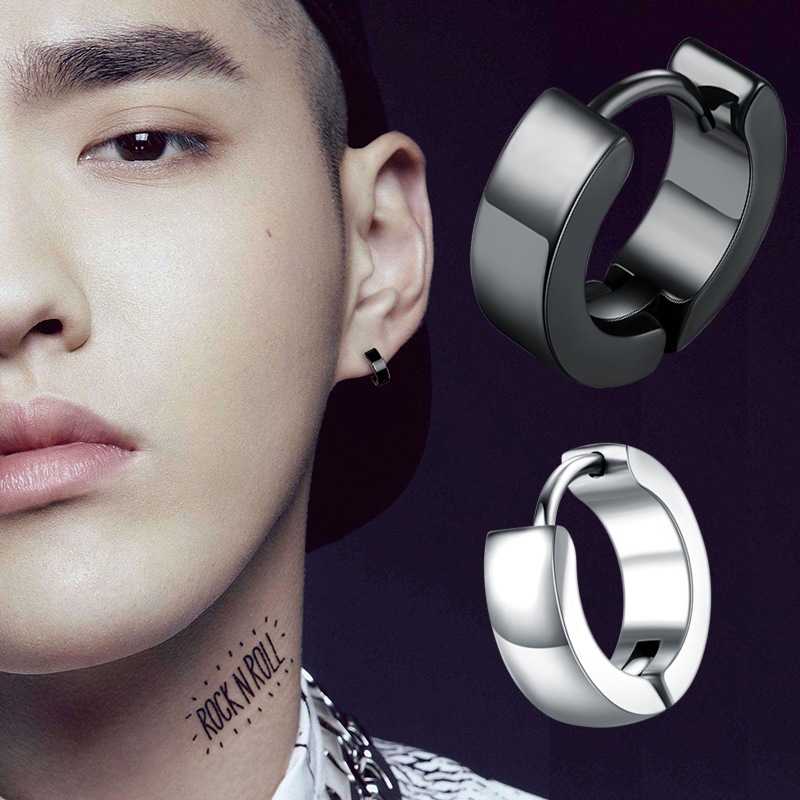 Stering silver earrings 2019 new tide black earrings men and Korean version of the tide men's ear clips women single hip hop ear buckoe ear